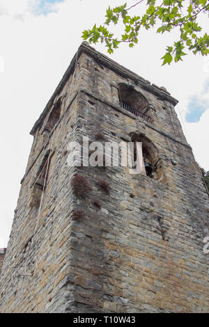 Italien, Montecatini Alto - 25 April 2017: der Blick auf den Glockenturm der alten Festung Montecatini Alto am 25. April 2017 in der Toskana, Italien. Stockfoto