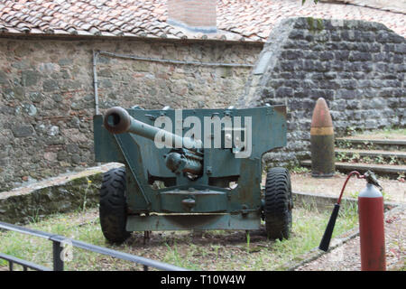 Italien, Montecatini Alto - 25. April 2017: Die Ansicht von Waffen in der alten Festung von Montecatini Alto am 25. April 2017 in der Toskana, Italien. Stockfoto