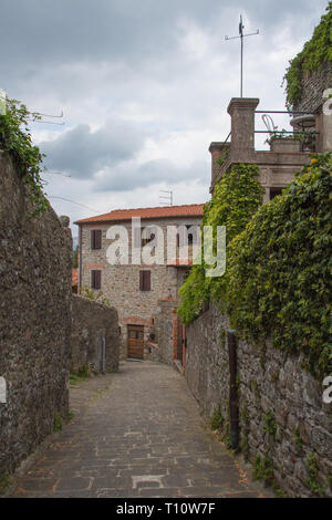 Italien, Montecatini Alto - 25 April 2017: der Blick auf eine Straße von Montecatini Alto am 25. April 2017 in der Toskana, Italien. Stockfoto