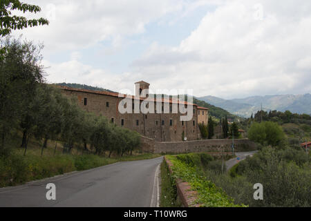 Italien, Montecatini Alto - 25. April 2017: die Außenansicht von Santa Maria a Ripa Kloster und die Kirche am 25. April 2017 in der Toskana, Italien. Stockfoto