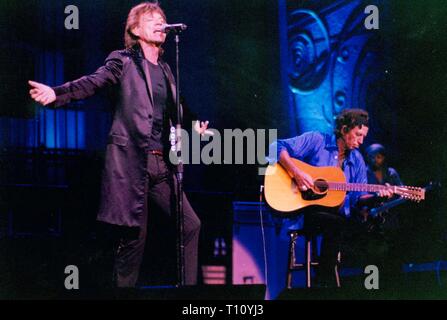 THE ROLLING STONES MADISON SQUARE GARDEN 01-20-2006 FOTO VON MICHAEL BRITO MICK JAGGER UND KEITH RICHARDS SPIELT, WIE TRÄNEN VERGEHEN Stockfoto