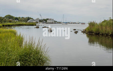 Pawcatuck Fluss am Oberst Willie's Cove, Avondale, RI. Wohlhabende Dorf, östlich der Innenstadt von Watch Hill, einem Vorort von Westerly RI. Tourismus. Stockfoto