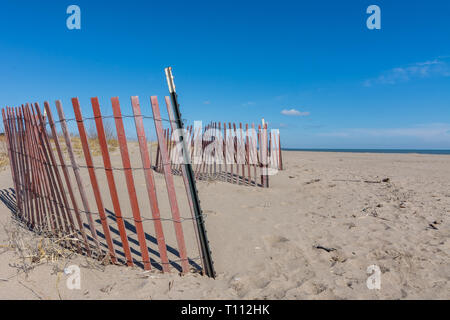 Blick über den Sand in Richtung Lake Michigan. Evanston, Illinois. Stockfoto