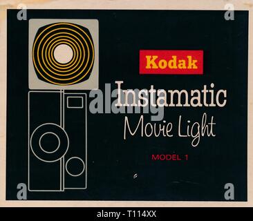 Produkt Etikett für die Kodak Instamatic Film Licht, ein extrem helles Licht mit 8-mm-Film Kameras, darunter eine Abbildung der Licht auf eine Kamera, 1960 installiert wird. () Stockfoto