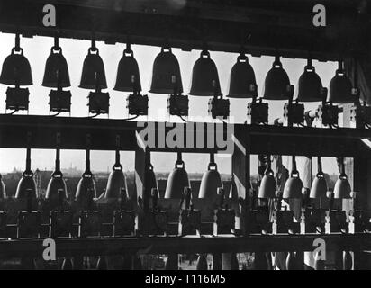 Nationalsozialismus / Nationalsozialismus, Reichsparteitage, 'Reichsparteitag der Arbeit', Nürnberg, 6.9. - 13.9. 1937, Blick durch den Glockenturm der KdF-Stadt, Additional-Rights - Clearance-Info - Not-Available Stockfoto