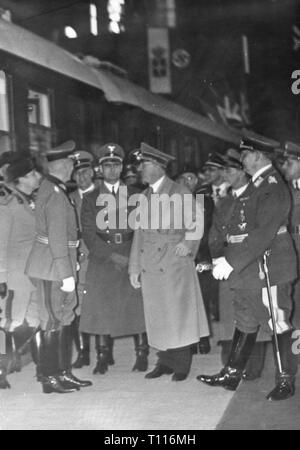 Nationalsozialismus / Nationalsozialismus, Politik, Achse Rom-Berlin, Reichskanzler Adolf Hitler kurz vor der Abfahrt nach Italien, Anhalter Bahnhof, Berlin, 2.5.1938, Additional-Rights - Clearance-Info - Not-Available Stockfoto