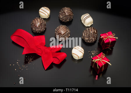 Schokolade süße Leckereien mit Weihnachten Neujahr Thema Dekoration Hintergrund Stockfoto