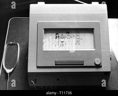 Menschen, Kinder, Kindergarten/Krippe/community Home, Maschine für Vorschüler zu lesen lernen, Hamburg, 1968, Additional-Rights - Clearance-Info - Not-Available Stockfoto