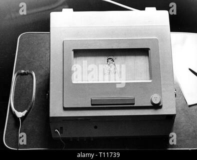 Menschen, Kinder, Kindergarten/Krippe/community Home, Maschine für Vorschüler zu lesen lernen, Hamburg, 1968, Additional-Rights - Clearance-Info - Not-Available Stockfoto