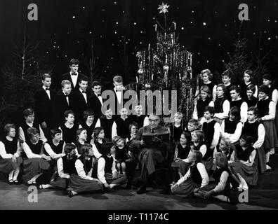 Weihnachten, Lied singen, Chor der Hochschule für Musik chaumburger Maerchensaenger", die Bühne in der TELECAST 'Davon ich singen und wagen", mit Carl Wery, ZDF, 1960er Jahre, Additional-Rights - Clearance-Info - Not-Available Stockfoto