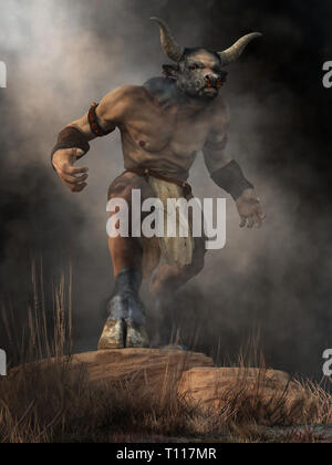 Der Minotaurus, halb Mensch, halb Stier steht auf einem Felsen in eine aggressive Haltung, ein Monster der griechischen Antike Mythos, taucht aus den Nebeln der Legende Stockfoto