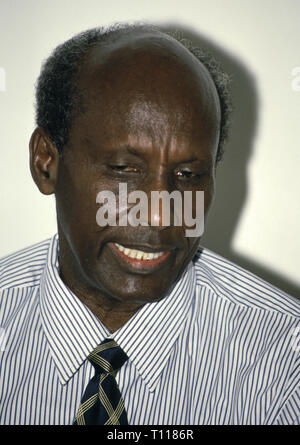 27. Oktober 1993 allgemeine Mohamed Farah Aidid, eine improvisierte Pressekonferenz zu den internationalen Medien, Mogadischu, Somalia. Stockfoto