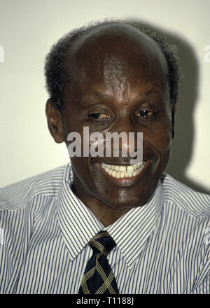 27. Oktober 1993 allgemeine Mohamed Farah Aidid, eine improvisierte Pressekonferenz zu den internationalen Medien, Mogadischu, Somalia. Stockfoto