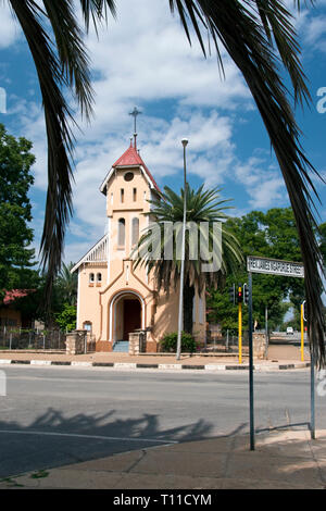 Die heilige Barbara der Römisch-katholischen Kirche in Tsumeb, Caprivi Region, Namibia, ist ein nationales Denkmal. Stockfoto