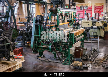 Webmaschinen in der textilen Abteilung Industrial Museum in Bradford, West Yorkshire, England, Großbritannien Stockfoto