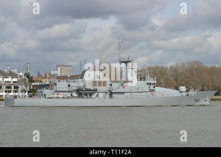 Irischen Marine offshore Patrol vessel LE James Joyce P62 gesehen auf der Themse nach ein paar Tage in London. Stockfoto