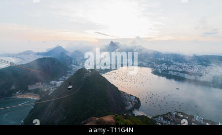 Einen schönen Sonnenuntergang in Rio de Janeiro. Stockfoto