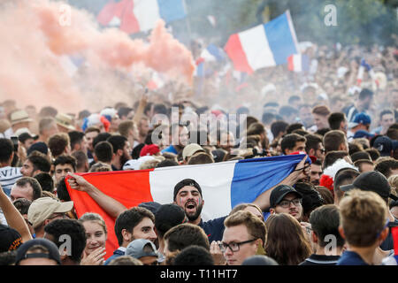 Straßburg (nord-östlichen Frankreich): Unterstützer Teilnahme an der Endrunde der FIFA Fussball-Weltmeisterschaft auf 2018/07/15. Match Frankreich/Kroatien Live broadcast an der "Jar Stockfoto