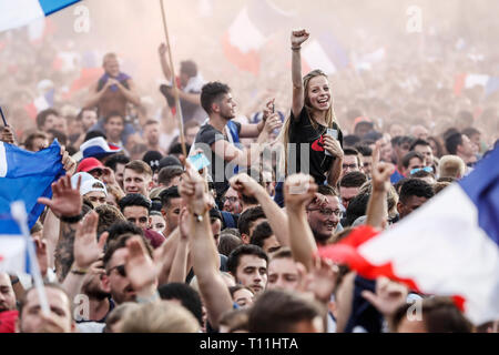 Straßburg (nord-östlichen Frankreich): Unterstützer Teilnahme an der Endrunde der FIFA Fussball-Weltmeisterschaft auf 2018/07/15. Match Frankreich/Kroatien Live broadcast an der "Jar Stockfoto