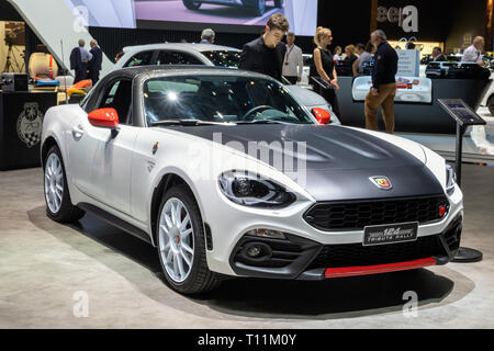 Genf, Schweiz - 5. MÄRZ 2019: Abarth 124 Spider Tribut Rally Sport Auto auf dem 89. Internationalen Automobilsalon in Genf präsentiert. Stockfoto