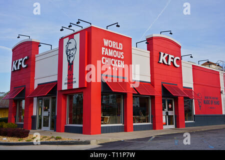 ATLANTA, Georgia, USA - 19. MÄRZ 2019: KFC Kentucky Fried Chicken Fast Food Restaurant. American Restaurant kette, spezialisiert auf gebratenes Huhn. Stockfoto