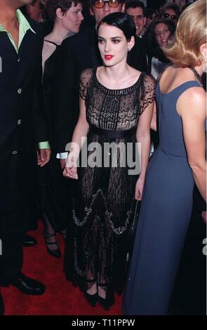 LOS ANGELES, Ca. März 24, 1997: Winona Ryder bei der Oscar-verleihung. Pix: Paul Smith Stockfoto