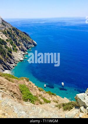 Ein Blick auf die türkis Strände und Ufer der kleinen Insel Elba Stockfoto