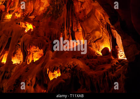 Innenansicht der Grutas Mira de Aire Höhle in Portugal Stockfoto