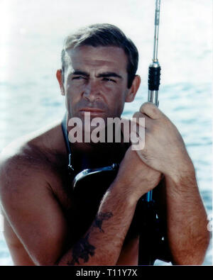 Thunderball ist ein 1965 britische Spion film und der vierte in der James Bond Serie von Eon Productions, mit Sean Connery als fiktive MI6 Agent James Bond. Es ist eine Adaption des gleichnamigen Roman von Ian Fleming, die wiederum auf einem Drehbuch von Jack Whittingham basierte. Es wurde von Terence Young gerichtet, mit seinem Drehbuch Richard Maibaum und John Hopkins. Würde der Film die ersten Bond, wenn nicht für Rechtsstreitigkeiten über Fragen des Urheberrechts. Quelle: Hollywood Foto Archiv/MediaPunch Stockfoto