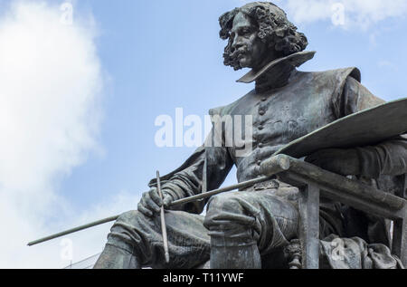 Madrid, Spanien - September 12th, 2018: Bronzestatue von Diego Velazquez Maler, von aniceto Marinas, Madrid, Spanien Stockfoto