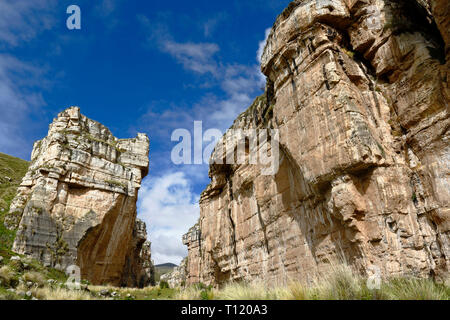 Landschaft Blick auf die imposante Shucto Canyon (Twisted) ist eine geologische Formation der Rock durch die Erosion von Wasser über Millionen von Jahren modelliert gefunden Stockfoto