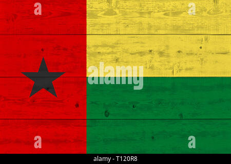 Guinea-Bissau Fahne auf alten Laufbelag gemalt. Patriotischen Hintergrund. Nationalflagge von Guinea-Bissau Stockfoto