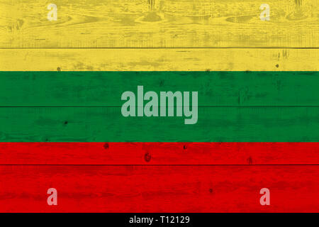 Litauen Flagge auf alten Laufbelag gemalt. Patriotischen Hintergrund. Nationale Flagge Litauens Stockfoto