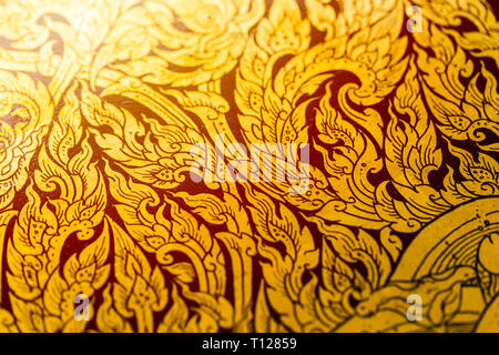 Thai Herrliche antike Kunst Muster Gold Farbe Farbe auf Holz Textur in Tempel. Stockfoto
