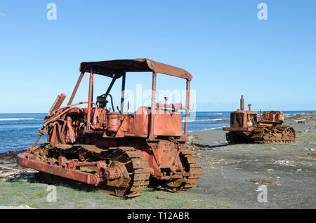 Bulldozer am Strand, Tora, Wairarapa, Ostküste, North Island, Neuseeland Stockfoto