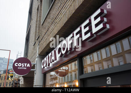 Costa Coffee storefront und signage auf Southwark Street, London, SE1, UK Stockfoto