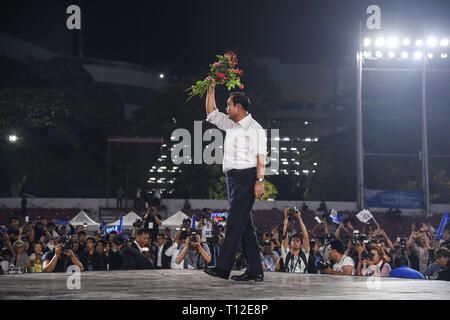 Bangkok, Thailand. 22 Mär, 2019. Thailändische Ministerpräsident Prayuth Chan-ocha Der palang Pracharat Partei liefert eine Rede zu Unterstützern im Wahlkampf Rallye in Bangkok. Thai Premier und Junta leader Prayut läuft als Premierminister Kandidat für pro-Junta politische Partei Palang Pracharath. Thailand wird eingestellt, um einen allgemeinen Wahlen am 24. März 2019, die erste Umfrage in fünf Jahren seit dem Militärputsch von 2014 zu halten. Credit: Vichan Poti/Pacific Press/Alamy leben Nachrichten Stockfoto