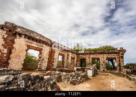 Historische verlassenen Leuchtturm Ruinen in Aguadilla, Puerto Rico, Stockfoto