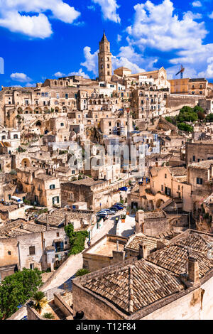 Matera, Basilikata, Italien: Landschaft Blick auf die Altstadt - Sassi di Matera, der Europäischen Kulturhauptstadt, in der Dämmerung Stockfoto