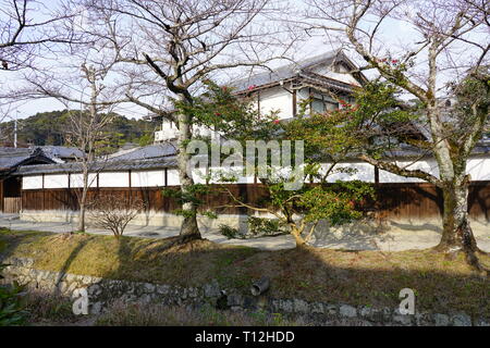 KYOTO, Japan - 24 Feb 2019 - Blick auf die Gebäude und Geschäfte auf Philosophen zu Fuß, eine Promenade Park in Kyoto, Japan. Stockfoto