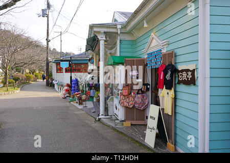 KYOTO, Japan - 24 Feb 2019 - Blick auf die Gebäude und Geschäfte auf Philosophen zu Fuß, eine Promenade Park in Kyoto, Japan. Stockfoto