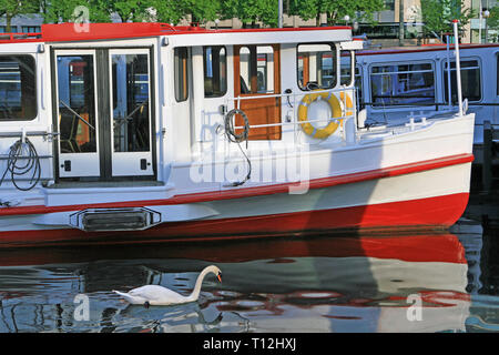 Historische Boot auf der Alster in Hamburg, Deutschland auf einer Kreuzfahrt zu gehen mit Stockfoto