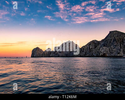 Die Farben eines pazifischen Sonnenuntergang über das Resort von Cabo San Lucas in Baja California, Mexiko Stockfoto