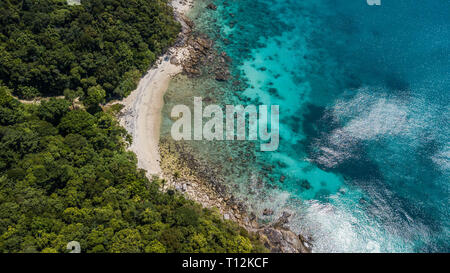 Perhentian Island in Malaysia. Schöne Luftaufnahme von einer paradiesischen Strand. Reiseziel im Sommer Stockfoto