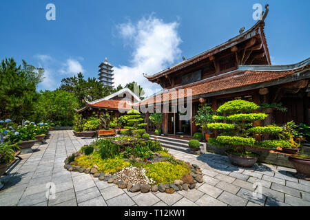 Kaffee Restaurant an der Spitze der Ba Na Berg, den berühmten touristischen Destination von Da Nang, Vietnam Stockfoto