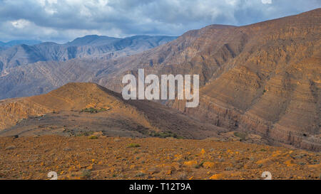 Fantastische Bergwelt. Ru'us al Jibal. Al Hajar Berge. Musandam. Oman Stockfoto