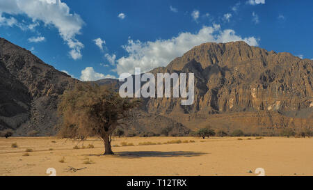 Fantastische Bergwelt. Ru'us al Jibal. al Hajar Berge. Musandam. Oman Stockfoto