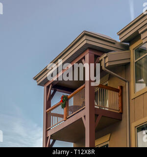 Kranz mit Schleife auf den Balkon Rampe in Park City Stockfoto