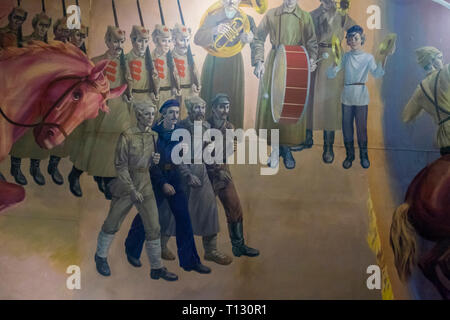 Gemälde von marschierenden Soldaten auf das Staatliche Historische Museum in Bischkek, Kirgisistan. Stockfoto