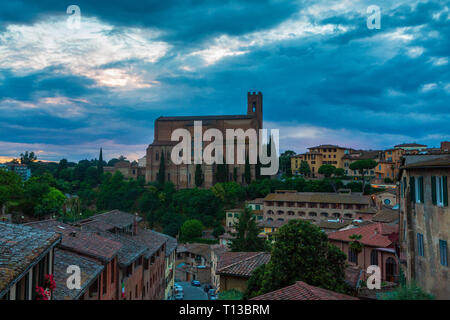 Die Basilika San Domenico, auch als Basilika Cateriniana bekannt, ist eine Basilika Kirche in Siena, Toskana, Italien. Stockfoto